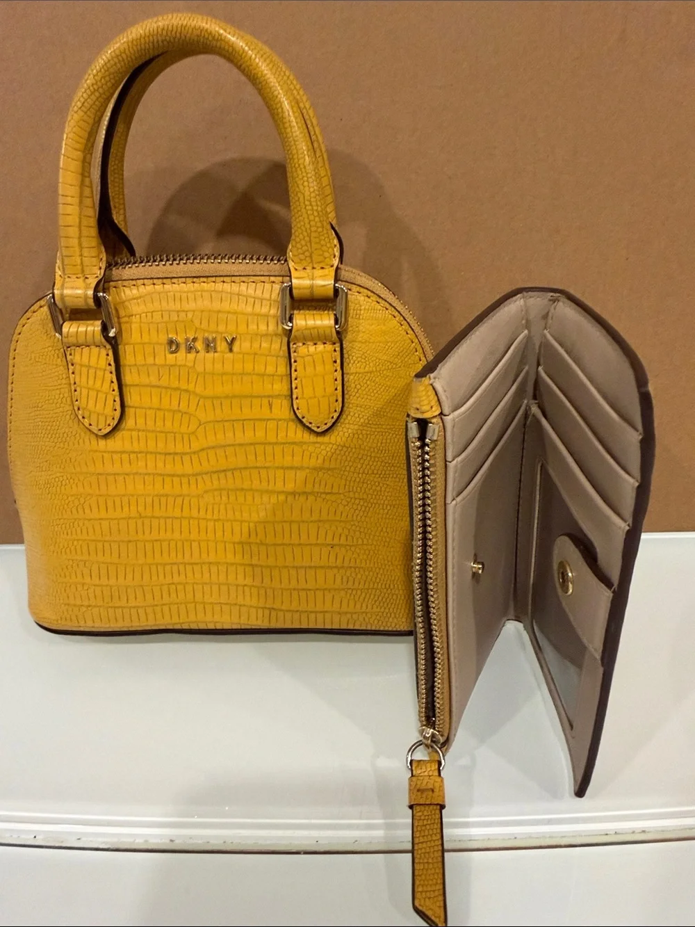 Dkny structured croc